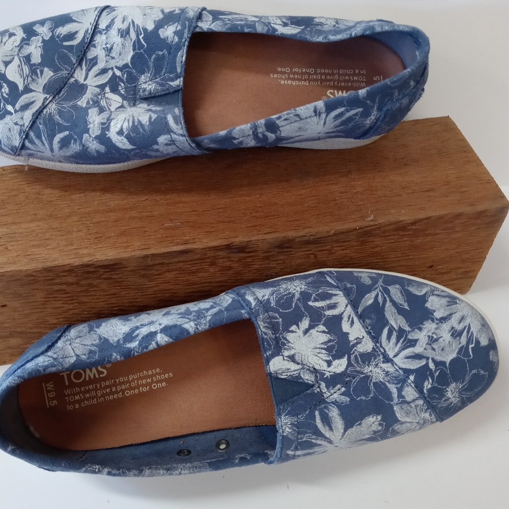 Toms womens exelents condition.